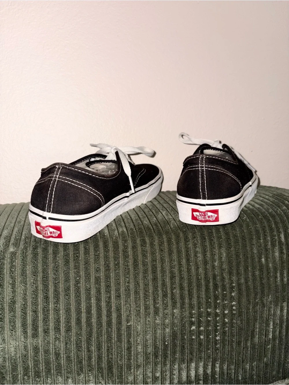 Vans Black & White Classic Old Skool Trainers Skater Lifestyle Shoes, size 8